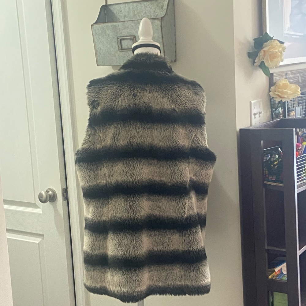 Rachel Zoe Faux Fur Horizontal Stripes XL Black - Picture 7 of 13